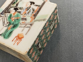 Een Chinese famille verte theebus, Kangxi